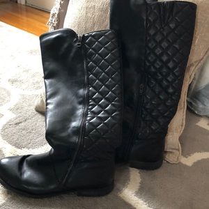 Black quilted riding boots 💕